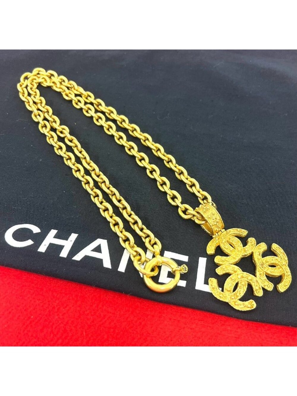 Chanel With Rice 94A Vintage Triple Coco Motif Pendant Gold